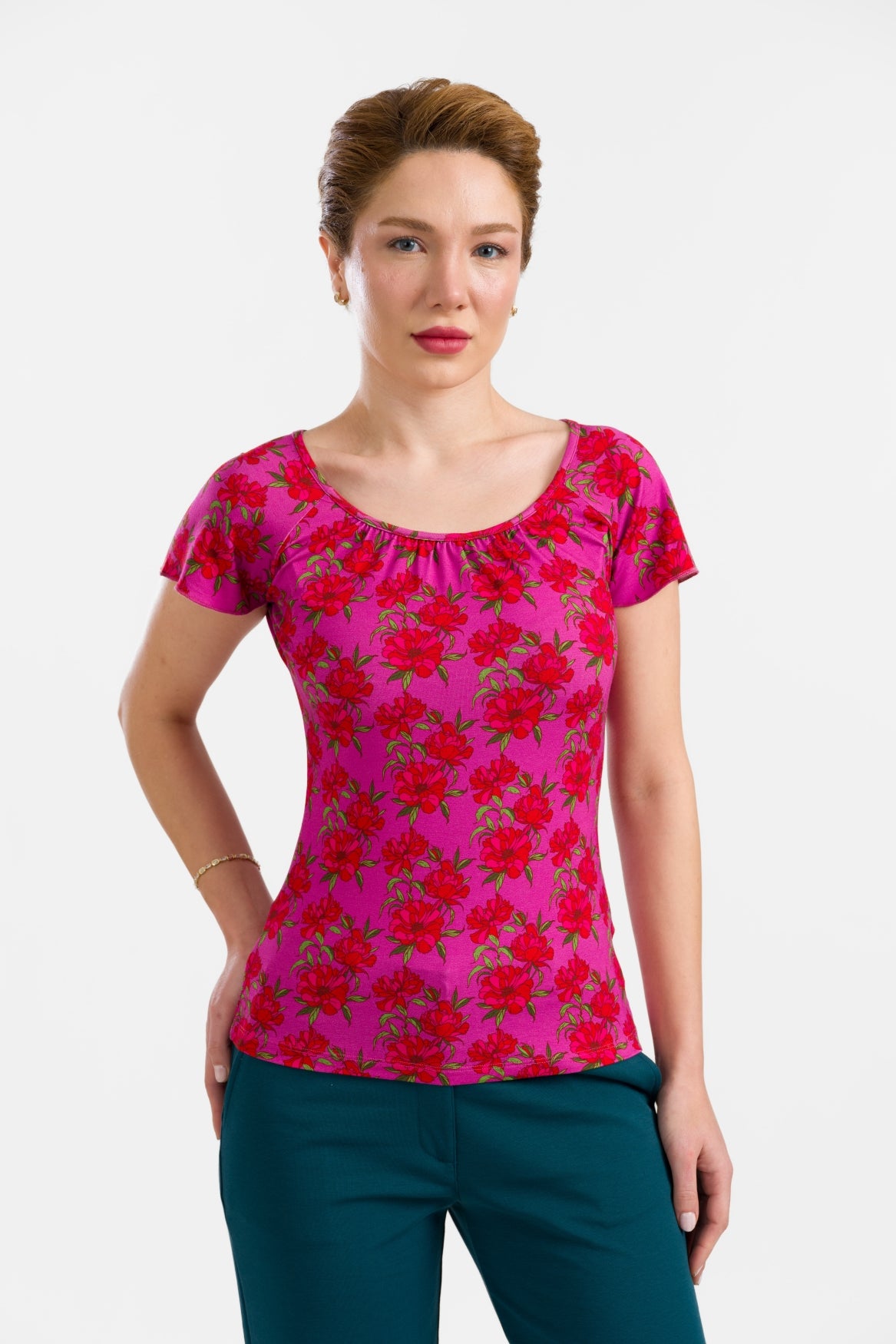 Kurzarm-Top mit Schmetterlingsmotiv | Fuchsienfarbene Blüten